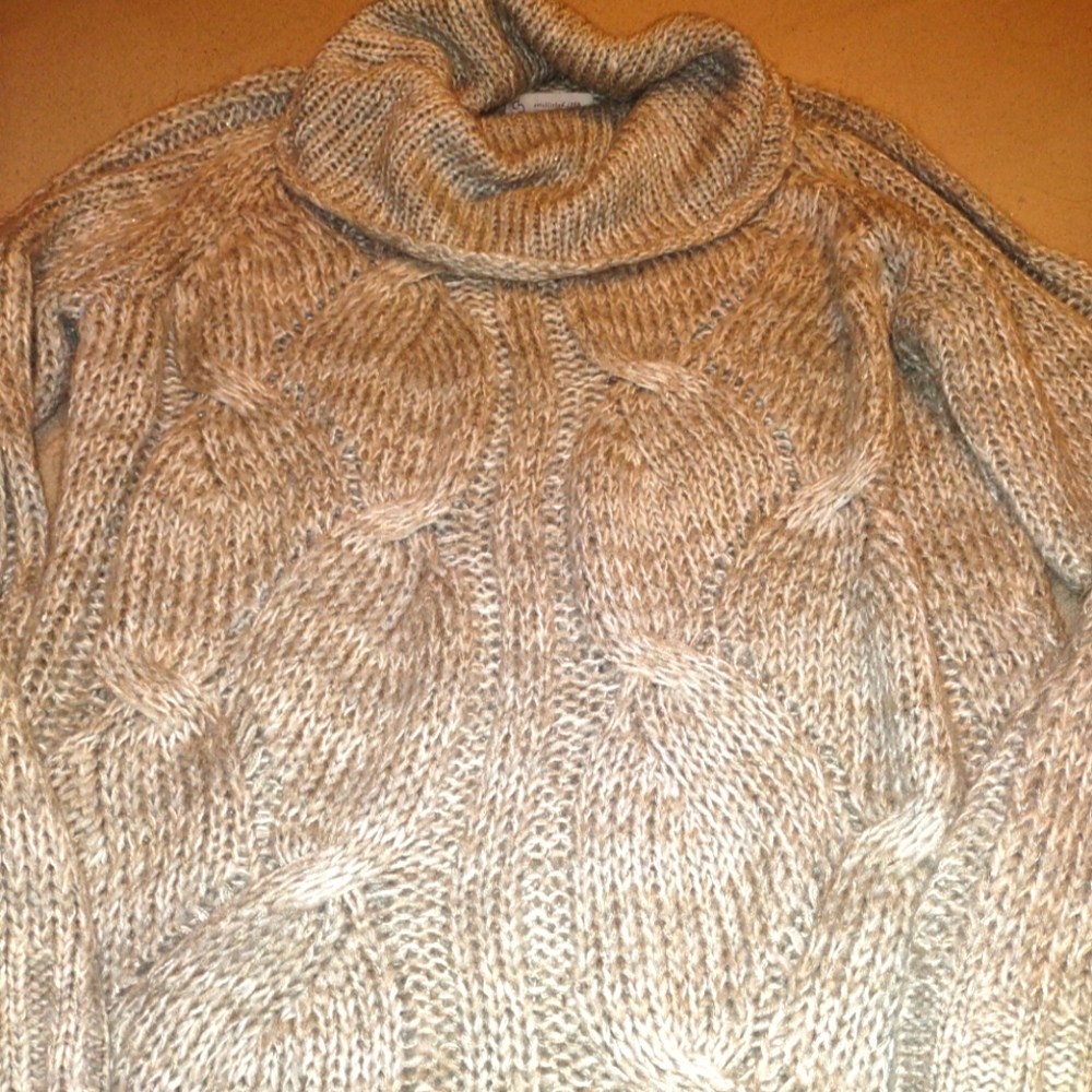 WOMEN'S SZ LG CABLE KNIT SWEATER WITH COWL NECK.
